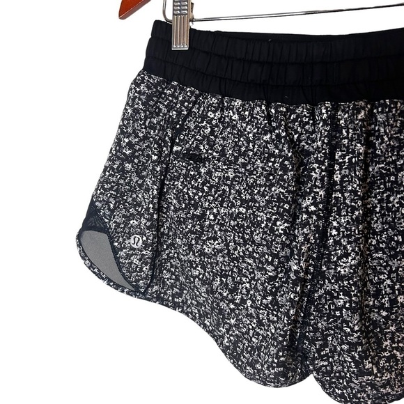 Lululemon Hotty Hot Short (2 1/2" ) - Picture 9 of 14